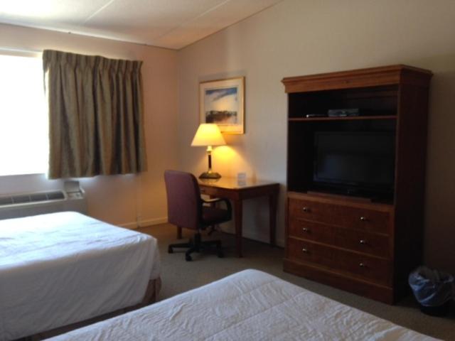 Queen Room with Two Queen Beds interior